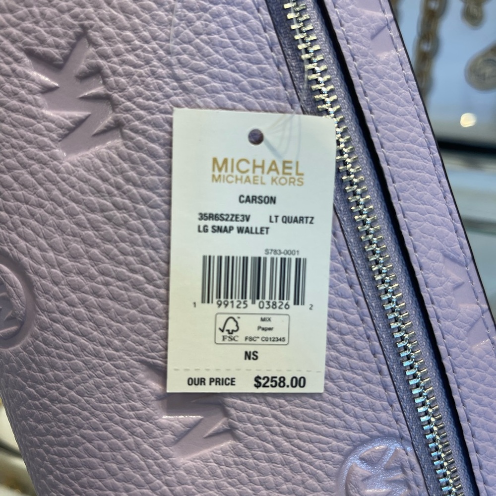 MICHAEL KORS Carson Large Logo Debossed Snap Wallet
Light Quartz 
NWT - Picture 9 of 16